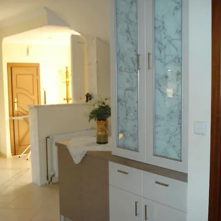 아파트 Mountain View Great With Excellent Location In 아스프로발타