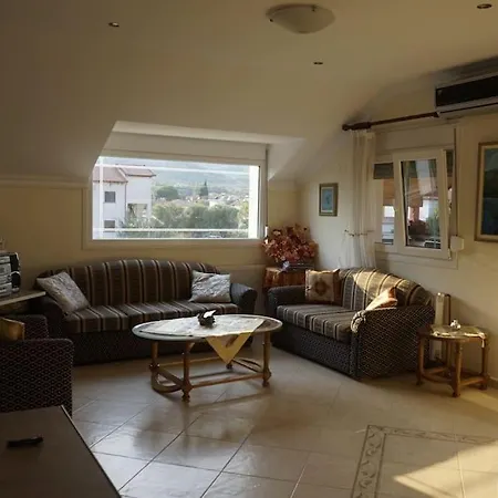 Mountain View Great With Excellent Location In *